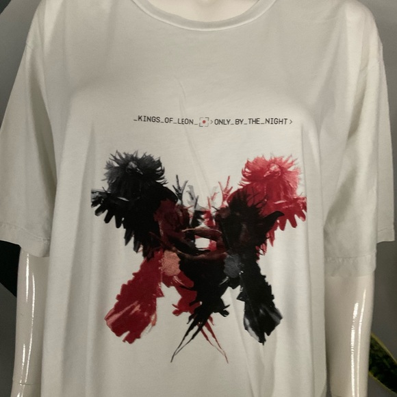 Kings of Leon “only by The Night “ concert tee. - Picture 2 of 4